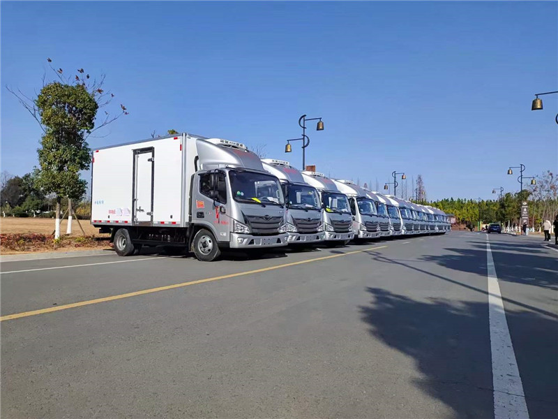 福田領(lǐng)航藍(lán)牌冷藏車(chē)發(fā)往北京