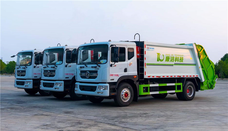 康潔科技采購(gòu)壓縮垃圾車(chē)發(fā)往江西推進(jìn)農(nóng)村環(huán)衛(wèi)一體化