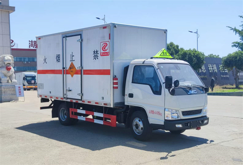 江鈴順達(dá)危險品運(yùn)輸車
