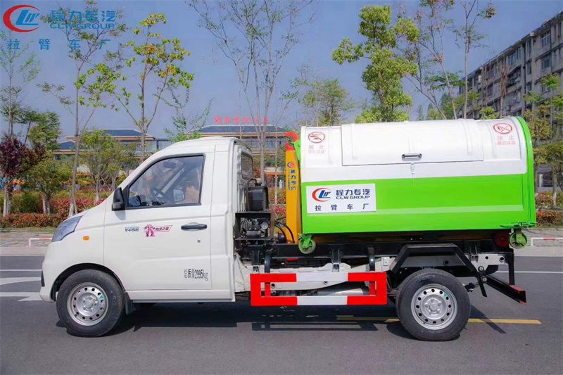 藍(lán)牌福田3方勾臂垃圾車
